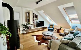 Bl - The Penthouse, 24Hr Self Check-In, 2 Bedrooms, Fireplace, Ac, Panoramic View From Main Balcony, 3-Minute Walk To City Center