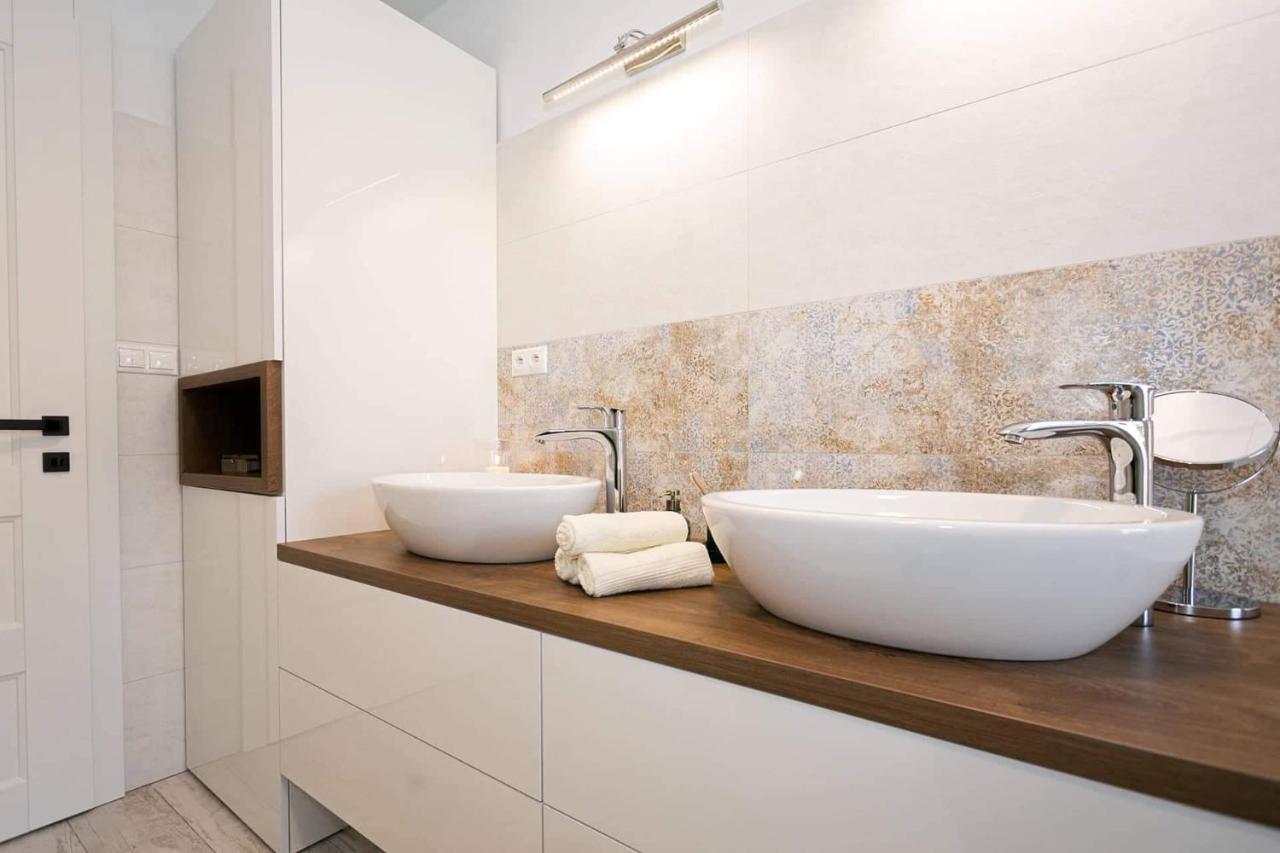 Bl - The Penthouse, 24Hr Self Check-In, 2 Bedrooms, Fireplace, Ac, Panoramic View From Main Balcony, 3-Minute Walk To City Center Banská Bystrica Exteriér fotografie