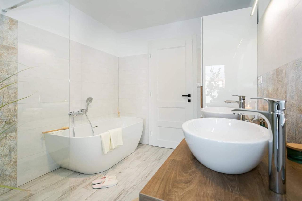 Bl - The Penthouse, 24Hr Self Check-In, 2 Bedrooms, Fireplace, Ac, Panoramic View From Main Balcony, 3-Minute Walk To City Center Banská Bystrica Exteriér fotografie